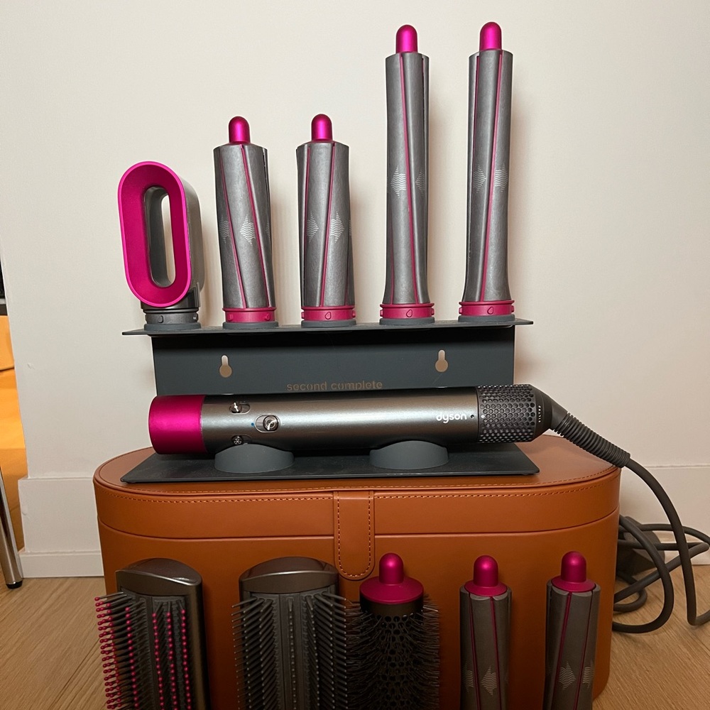 Dyson Airwrap 8- Piece Set (plus additional long curling barrel & stand)